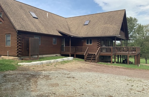 Fishs Eddy Maison | Lake View Log Cabin with amazing views