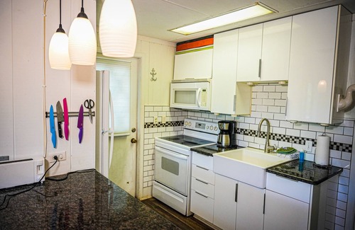Pine Mountain Chalet De Ski | Lake View Paradise less than 1 mile from Callaway Gardens!!