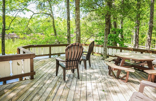 Pine Mountain Chalet De Ski | Lake View Paradise less than 1 mile from Callaway Gardens!!