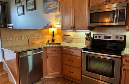 Gilford Copropriété | Lake-view townhome at Samoset with pools, beach, WiFi, & AC