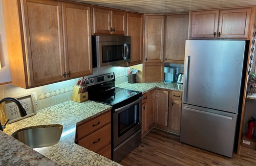 Gilford Copropriété | Lake-view townhome at Samoset with pools, beach, WiFi, & AC