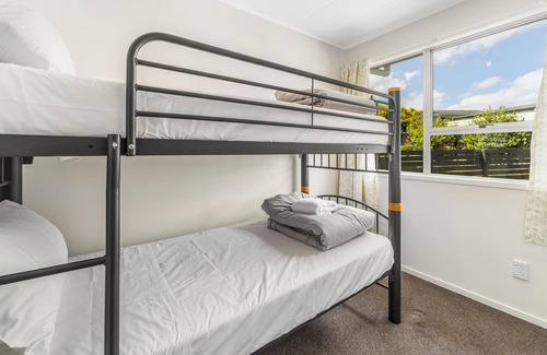 Richmond Heights Maison | Lake Views, Comfortable 3 Bedroom 2 Bathrooms Home