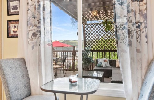 Watkins Glen Maison | ★Lake Views★ King Beds | Coffee Bar | Mins to All