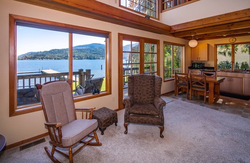 Sudden Valley Maison | Lake Whatcom Waterfront Cabin