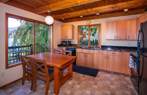 Sudden Valley Maison | Lake Whatcom Waterfront Cabin