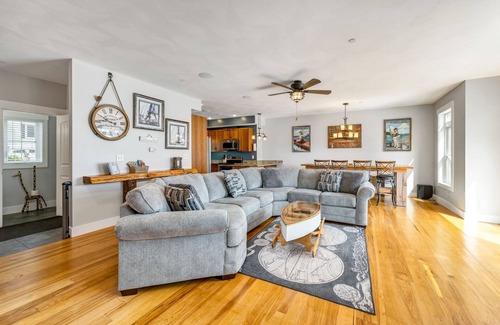 Weirs Beach Maison | Le lac n ° 1 de HNH. Lac Winnipesaukee !!! Plage, Bain à remous / piscine, Volleyball, Plage 🍻