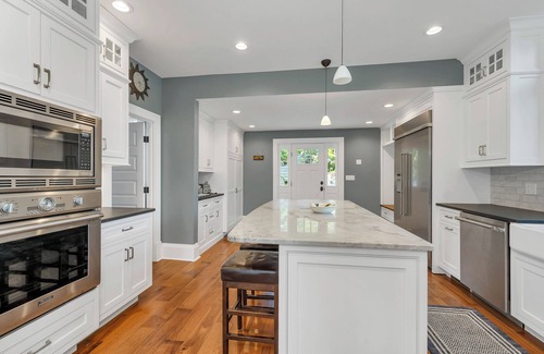 West Alton Maison | Lake Winnipesauke sleeps 9 with stunning sunset views
