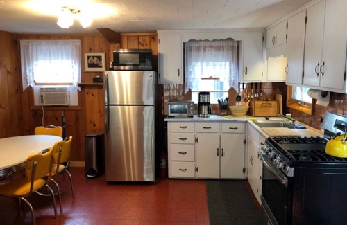 Tuftonboro Cottage | Lac Winnipesaukee, cottage de Little Bear Island avec quai partagé