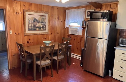 Tuftonboro Cottage | Lac Winnipesaukee, cottage de Little Bear Island avec quai partagé