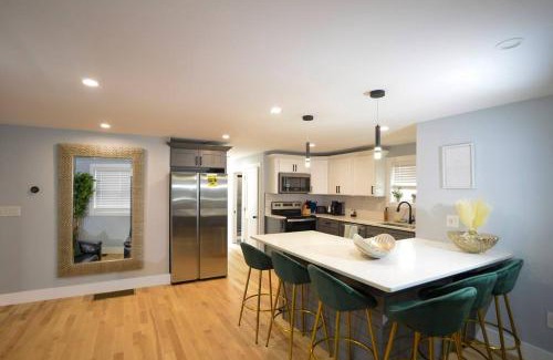 Billerica Villa | LakeAccess 4 Bed 3 Full Bath HOT TUB