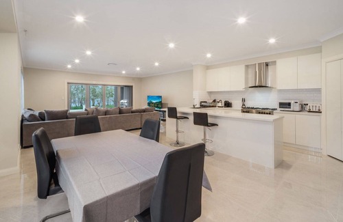 Berkeley Vale Maison | Lakedge Home at Berkeley Vale