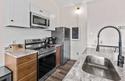 Seneca Copropriété | Lakefront 2-bedroom 2 bath condo , 1 of 3 condos available. Unit 963