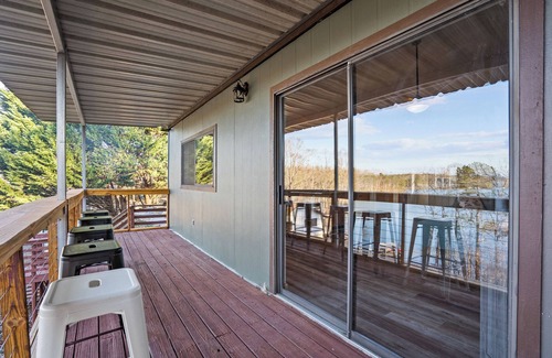 Seneca Copropriété | Lakefront 2-bedroom 2 bath condo , 1 of 3 condos available. Unit 963