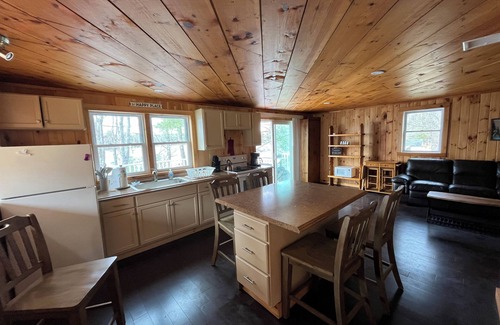 Gilmanton Maison | Lakefront 4 Bedroom 2 Bathroom Retreat with Beach and Dock