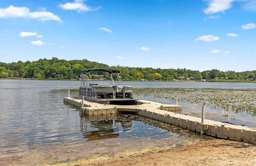 Ada Maison | Lakefront 5BR Cabin on Big Crooked Lake w Pontoon