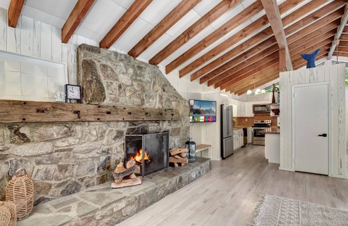 Johnsonburg Chalet De Ski | Lakefront Achieve Chalet in a Private 200 Acre Estate