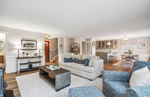 Belmont Maison | Lakefront Bliss, Private Dock & Cozy Year-Round Retreat!