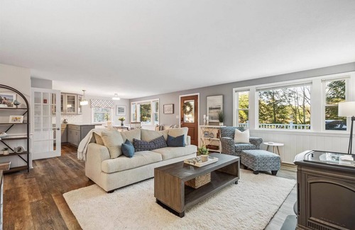 Belmont Maison | Lakefront Bliss, Private Dock & Cozy Year-Round Retreat!