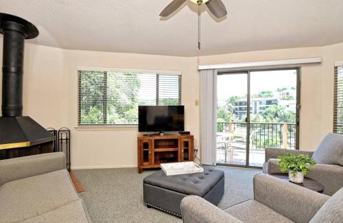 Lakeway Maison | Lakefront Bungalow With Community Poolhot Tub #1
