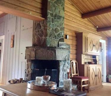 Eidskog Maison | Lakefront Cabin