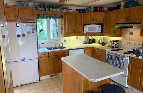 Parkland County Cabine | Lakefront cabin on beautiful Lake Isle.