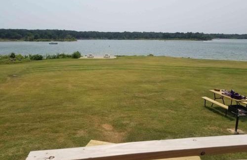 Mead Maison | Lakefront Cabin - South of the Border - 13