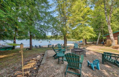 Levering Maison | Lakefront Cabin with Beach Access Levering Retreat