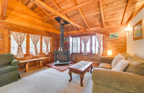 Levering Maison | Lakefront Cabin with Beach Access Levering Retreat