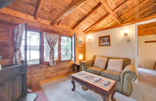 Levering Maison | Lakefront Cabin with Beach Access Levering Retreat