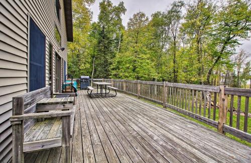 Nevis Maison | Lakefront Cabin with Private Deck, Dock and Fire Pit!