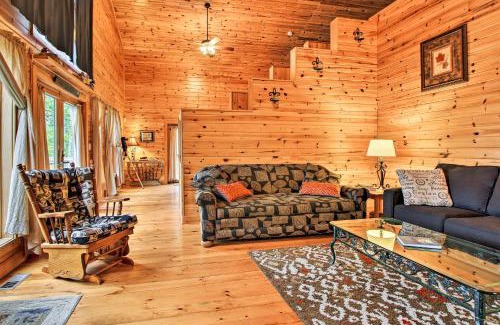Nevis Maison | Lakefront Cabin with Private Deck, Dock and Fire Pit!