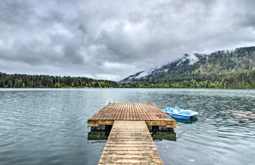 Eatonville Maison | Lakefront Cabin with Stunning Mountain Views and Dock!