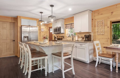 West Oneonta Cabine | Lakefront Catskills Log Home Our Own Private Lake Fireplace, Boats, Hot Tub!