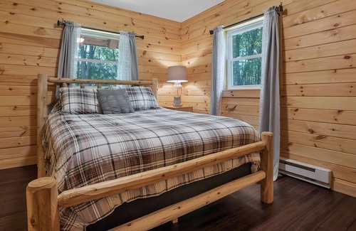 West Oneonta Cabine | Lakefront Catskills Log Home Our Own Private Lake Fireplace, Boats, Hot Tub!
