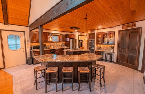 Lake Ariel Chalet De Ski | ☀️ Lakefront Chalet - Stunning Views, Private Dock and A+ Location! 2024 Updates!