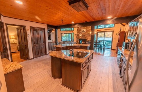 Lake Ariel Chalet De Ski | ☀️ Lakefront Chalet - Stunning Views, Private Dock and A+ Location! 2024 Updates!