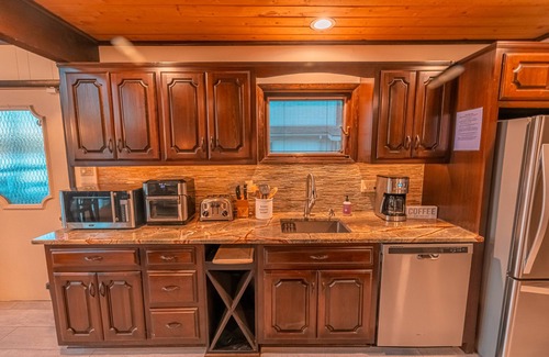Lake Ariel Chalet De Ski | ☀️ Lakefront Chalet - Stunning Views, Private Dock and A+ Location! 2024 Updates!