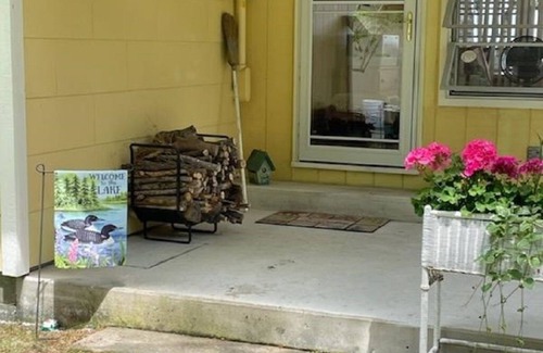 Pellston Cottage | Lakefront Charming 2-bedroom cottage on Douglas Lake with WiFi access