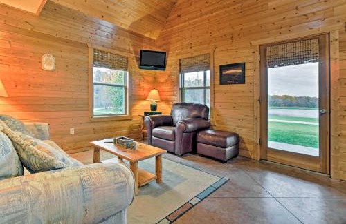Columbia Maison | Lakefront Columbia Cabin with Porch and Shared Dock