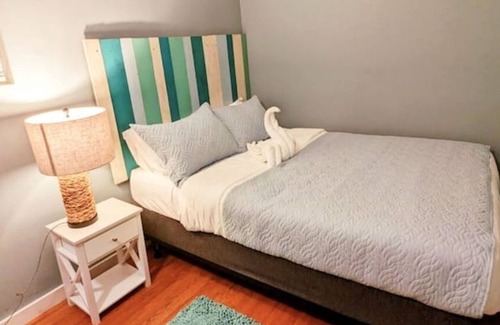 Solon Mills Maison | Lakefront Comfy 1BR Cabin @ The Lake-Heim by Chain-O-Lakes
