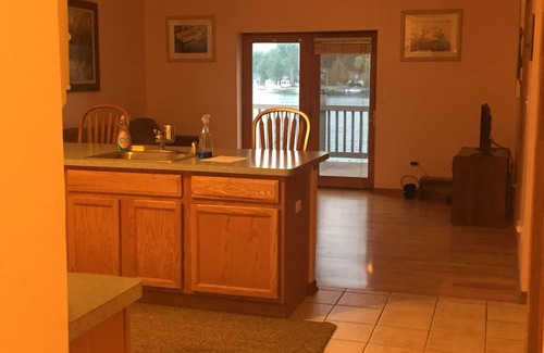 Ortonville Copropriété | Lakefront Condo à Ortonville sur le magnifique lac Bald Eagle.