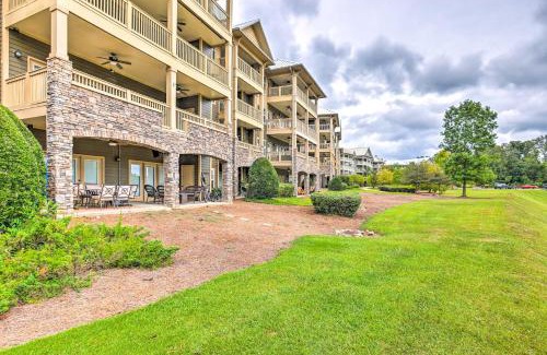 Talladega Appartement | Lakefront Condo with Community Pool and Boat Dock