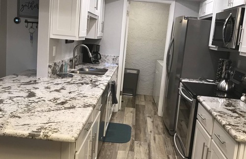 Desert Shores Copropriété | Lakefront Condo avec des vues spectaculaires + WiFi gratuit