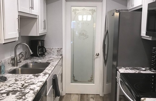 Desert Shores Copropriété | Lakefront Condo avec des vues spectaculaires + WiFi gratuit