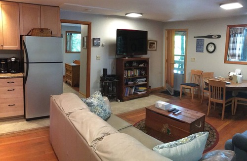 South New Berlin Cottage | Lakefront Cottage, près de Norwich, New York, famille de baseball, vacances