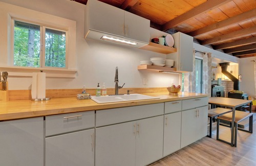 Lake Arrowhead Maison | Lakefront cottage | Indoor Pools | Kayaks