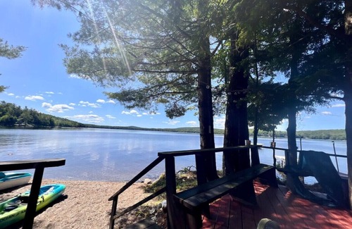 Holden Cabine | Lakefront Cottage on Brewer Lake