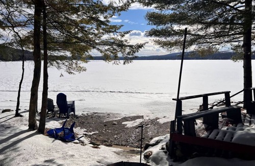 Holden Cabine | Lakefront Cottage on Brewer Lake