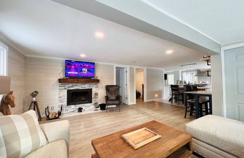 Holden Cabine | Lakefront Cottage on Brewer Lake