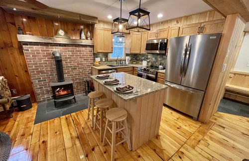 Standish Cottage | Lakefront Cottage - quai privé, 3 grands ponts, grand foyer